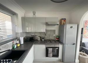 Modern 1 Bed Flat Moments from Chiswick High Road