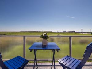 Deichknutt Himmel - mit Hafen und Meerblick