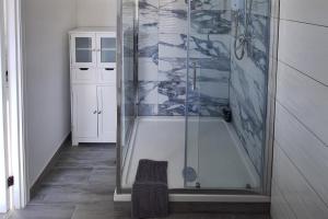 Lodge - Sleeps 2 - Pet friendly - Parking - Patio