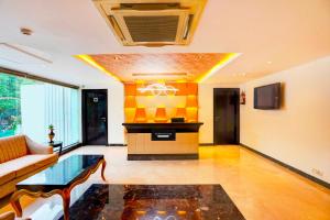 Townhouse Vinobapuri Metro Station