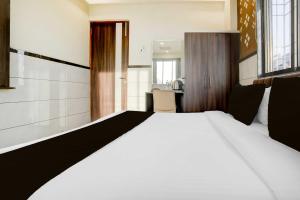 Collection O Mumbai-Ahmedabad Highway