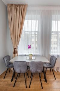 Elegant city center apartment with free parking by Polo Aparments