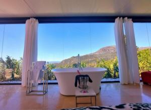 Stylish beautiful and exotic Oleandro glass Suite