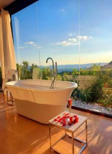 Stylish beautiful and exotic Oleandro glass Suite