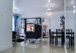 Godwins Apartment Ensuite,10mins to Airport,SGR and Malls