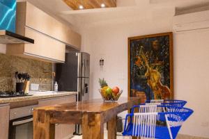 Blue House Castillo View Private Jacuzzi & Colonial Balconies