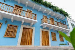Blue House Castillo View Private Jacuzzi & Colonial Balconies