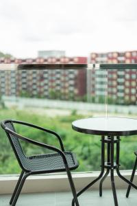 Modern 1BR Condo w Balcony Near Central Phuket