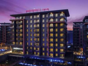 Movenpick Living Istanbul Camlivadi
