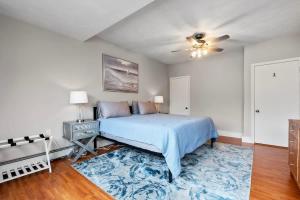 Tufts 3-Bed 2-Office Home with Laundry