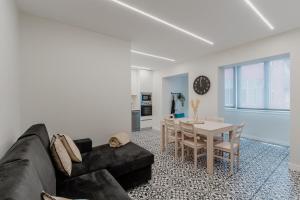 Renovated cozy apartment - H