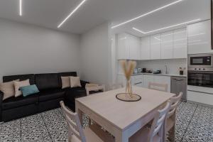 Renovated cozy apartment - H