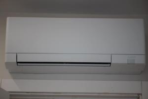 Renovated cozy apartment - H