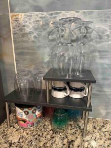 Heart of city studio with 2 queen beds