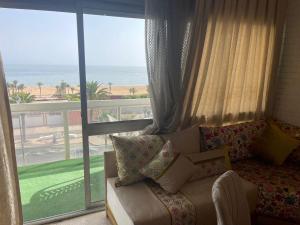 Cozy 2-Bedroom with Ocean Views R22029