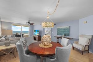 Beachfront condo with pools, tennis courts and gym
