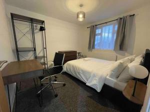 4 Bedroom Terraced House with Huge Garden