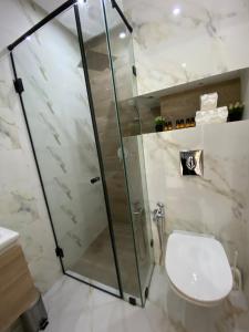 Modern Luxury Near Sela Park