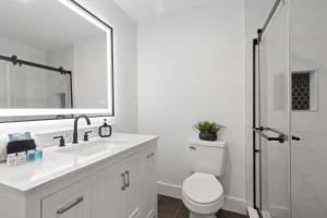 Seas & Greetings! 5BR 4BA House! Elegant Coastal Living Near the Shore