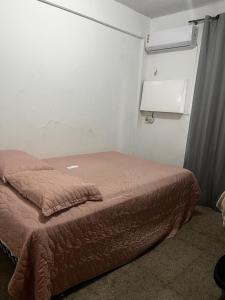 1 quarto grande 1 cama de casal