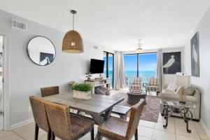 NEW VIEWS Beachfront Balcony, Spacious, Pool, Washer Dryer