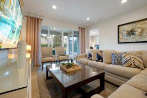 Magical Getaway Near Disney I Pool and Fun Room