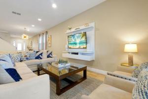 Magical Getaway Near Disney I Pool and Fun Room