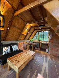 La cabaña de puente palo