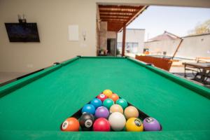 Casa Luxuosa Recém Construída com Piscina e Hidro