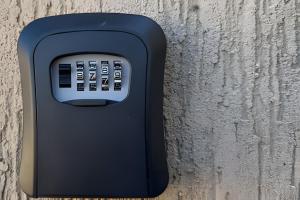 Duplex em Itaúna 4min da Praia que ocorre o WSL, 1min da pista de skate do LS, pracinha com parque infantil, quadra de futebol, tudo isso a 1 min da duplex, perto do comércio, wi-fi super rápido, monitoramento 24hrs