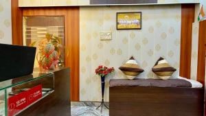 HOTEL SHIVAYY MAJESTIC - BHU Sundarpur Road 3km from KASHI VISHWANATH TEMPLE