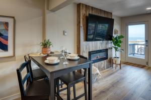 Bay Suites Studio A Modern Coastal Escape in the Heart of Depoe Bay