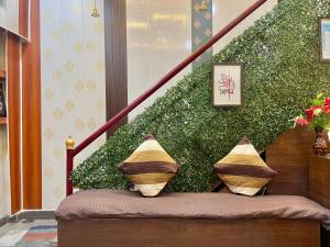 HOTEL SHIVAYY MAJESTIC - BHU Sundarpur Road 3km from KASHI VISHWANATH TEMPLE