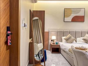 Smart Access Studio in Al Narjis - 65 TV