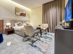 Smart Access Studio in Al Narjis - 65 TV