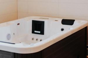 Jacuzzi-2 sauna-wine cellar-Rechnerschieber