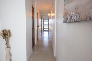 Oceanview Coastal Retreat - 2BR Getaway