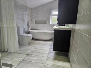 Bright 3BD House Near East Croydon Station