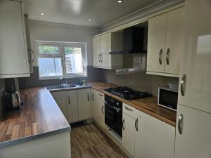 Bright 3BD House Near East Croydon Station