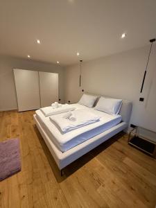 Modern apartment with terrace in Solln