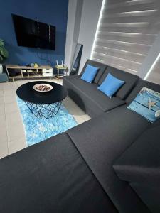 Phebs 2bedroom with pool view in the heart of Makati