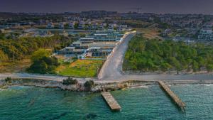 Luxury Seafront Duplex Villa With Pool6