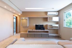 Apto cvaranda a 500m da Praia em Salvador REI0206