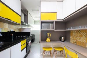 Apto cvaranda a 500m da Praia em Salvador REI0206