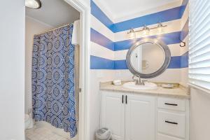 Lagoon Villa 9 - Superb Villa by Pool! Short Walk to Beach