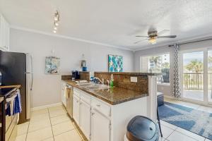 Maravilla Condos - Anchors Away