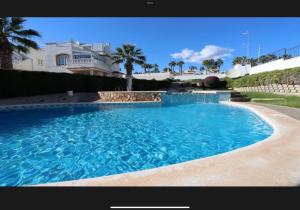 Modern, lovely, poolside 2 bedroom apartment