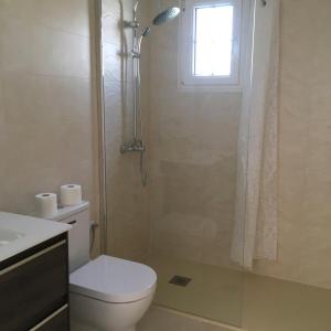 Modern, lovely, poolside 2 bedroom apartment