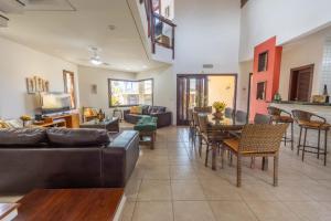 Casa com Area Gourmet e Quintal a 200 m da Praia