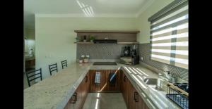 Santa Cruz Suite #12